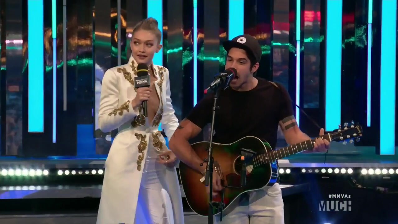 Intro to Hailee Steinfeld and Shawn Hook Performance
